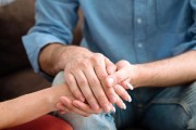 以跟男人吵架了如何挽回他的心（学会以下15个小技巧，让你爱的男人重回你的怀抱）