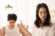 男人出轨前征兆（如何识别男人出轨的迹象）